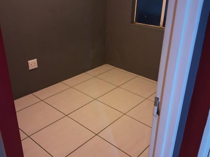 Apartment For Sale in Fleurhof, Roodepoort - Photo 6