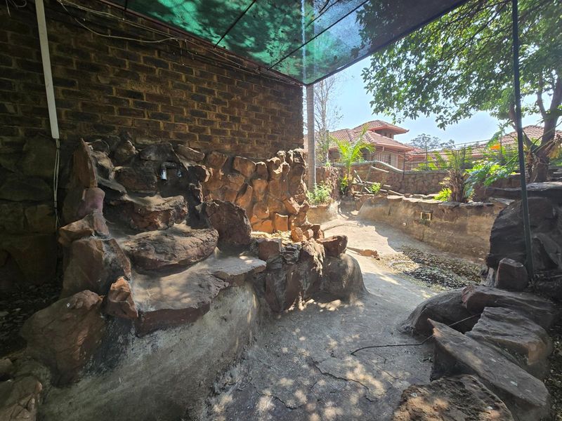 Spacious Double-Storey Home with Endless Potential - 8 Bedrooms, 7 Bathrooms, and Space for Everyone - Photo 3