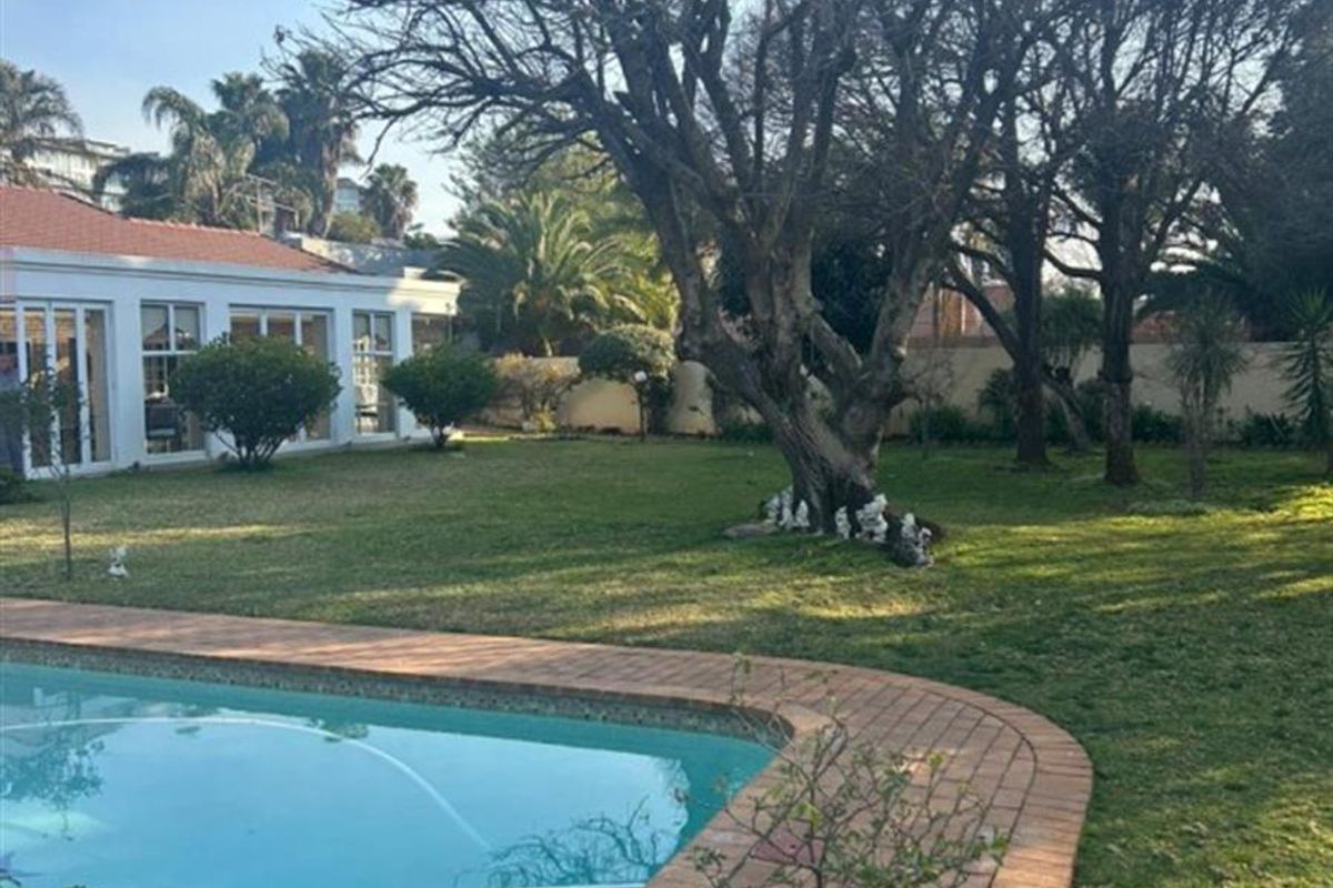 Elegant 3-Bedroom Family Home in Prime Bedfordview Location - Photo 2