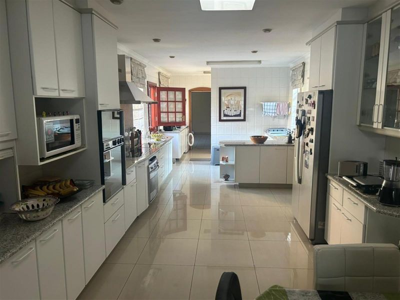 Elegant 3-Bedroom Family Home in Prime Bedfordview Location - Photo 6