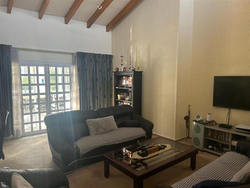 Elegant 3-Bedroom Family Home in Prime Bedfordview Location - Photo 4