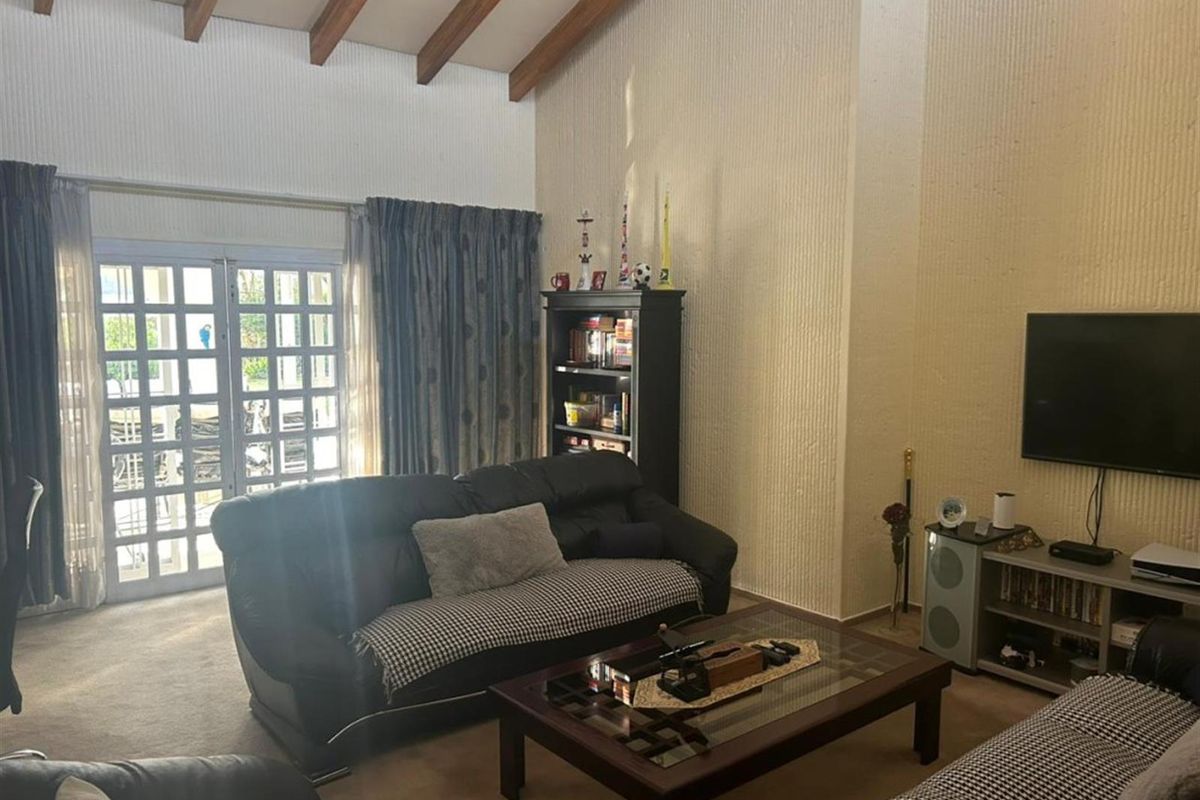 Elegant 3-Bedroom Family Home in Prime Bedfordview Location - Photo 4