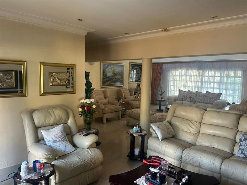 Elegant 3-Bedroom Family Home in Prime Bedfordview Location - Photo 8