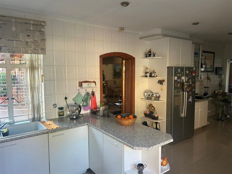 Elegant 3-Bedroom Family Home in Prime Bedfordview Location - Photo 7