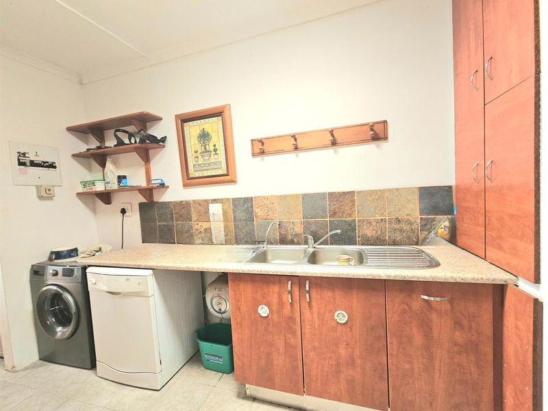 Coastal Gem - Walk to the Beach, Live with Possibility - Photo 10