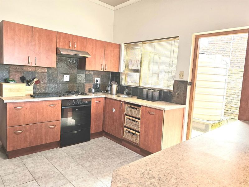 Coastal Gem - Walk to the Beach, Live with Possibility - Photo 9