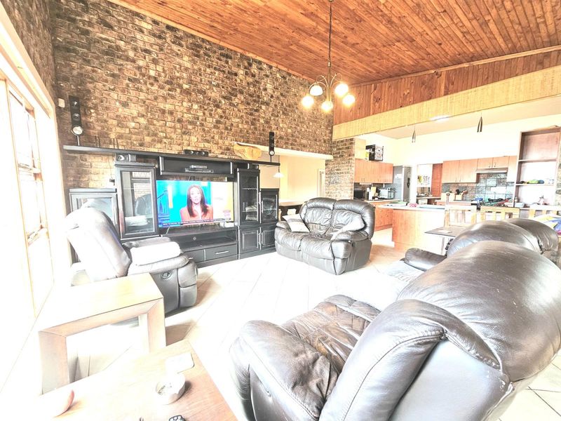 Coastal Gem - Walk to the Beach, Live with Possibility - Photo 7