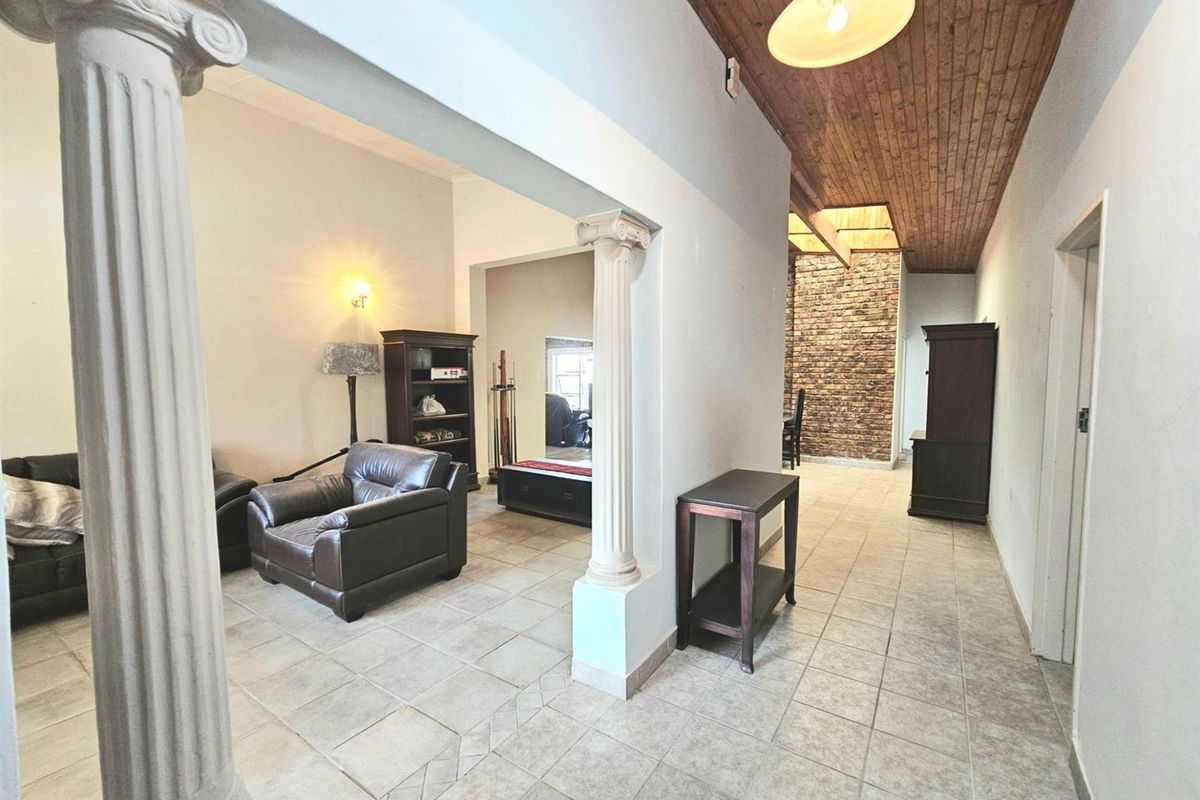 Coastal Gem - Walk to the Beach, Live with Possibility - Photo 4