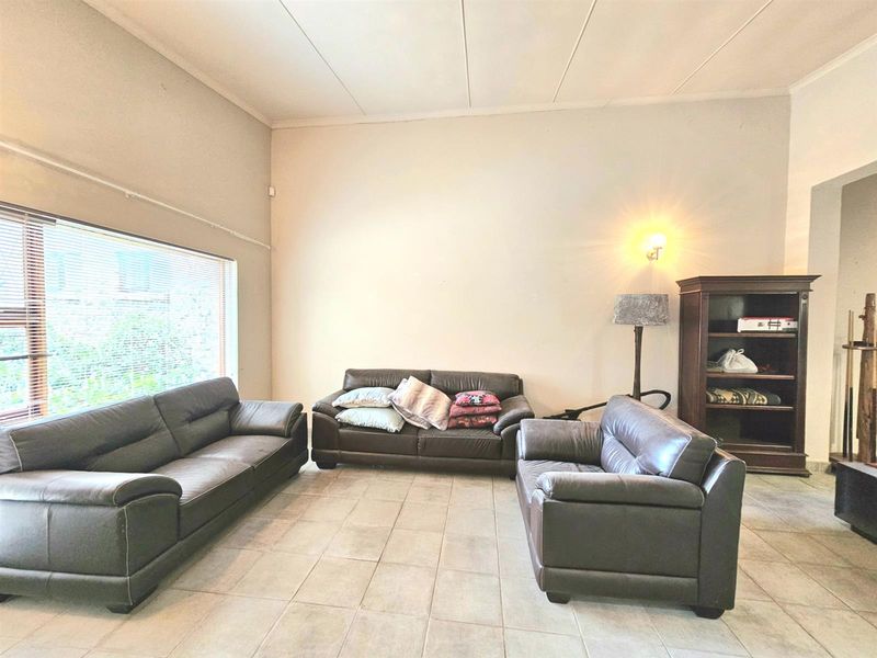 Coastal Gem - Walk to the Beach, Live with Possibility - Photo 5