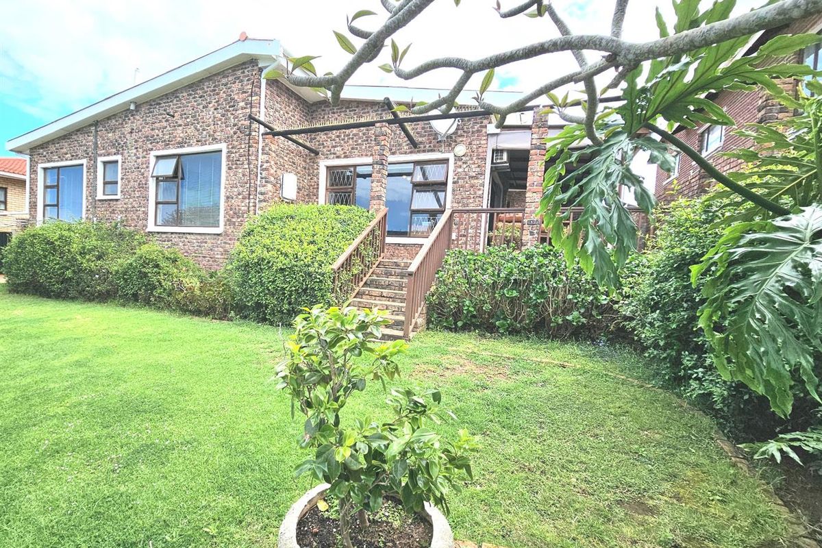 Coastal Gem - Walk to the Beach, Live with Possibility - Photo 2