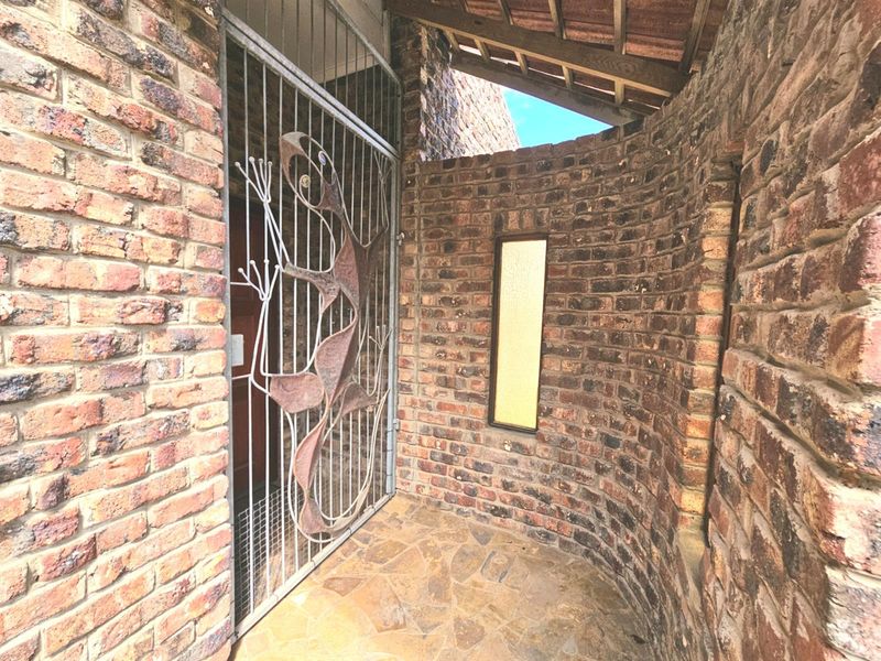 Coastal Gem - Walk to the Beach, Live with Possibility - Photo 3