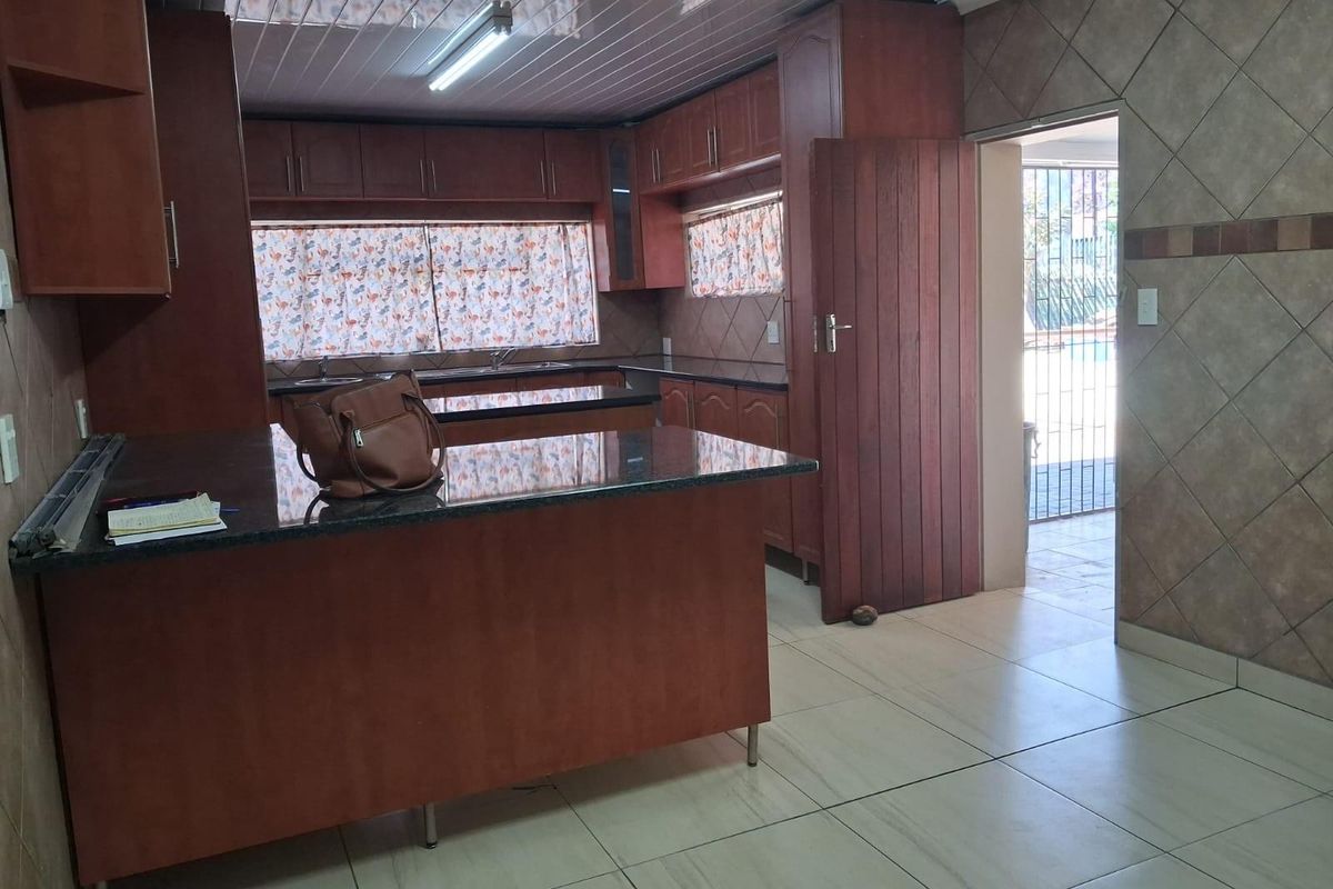 Commercial Property For Sale in Bo-dorp, Rustenburg Central, Rustenburg, North West - Photo 4