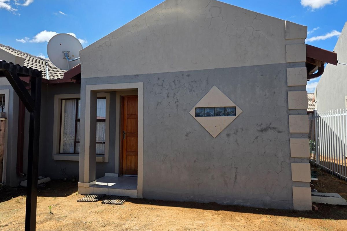 Semi-Attached Two Bedroom House for sale in Mandela View - Photo 2