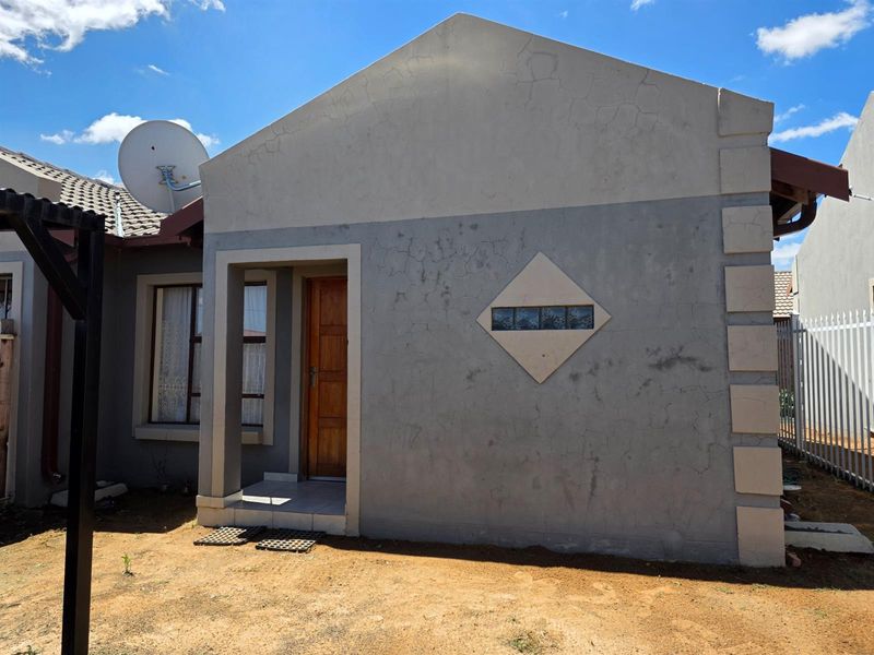 Semi-Attached Two Bedroom House for sale in Mandela View - Photo 2