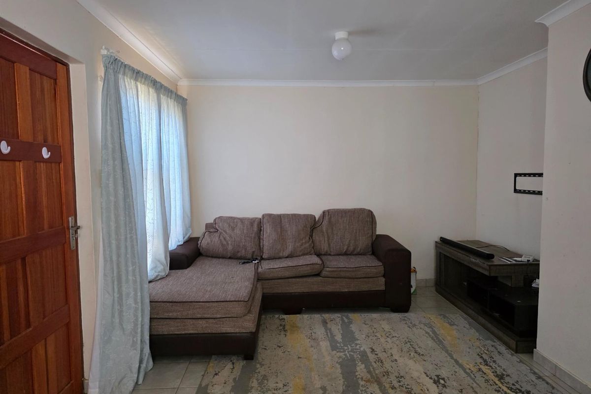 Semi-Attached Two Bedroom House for sale in Mandela View - Photo 3