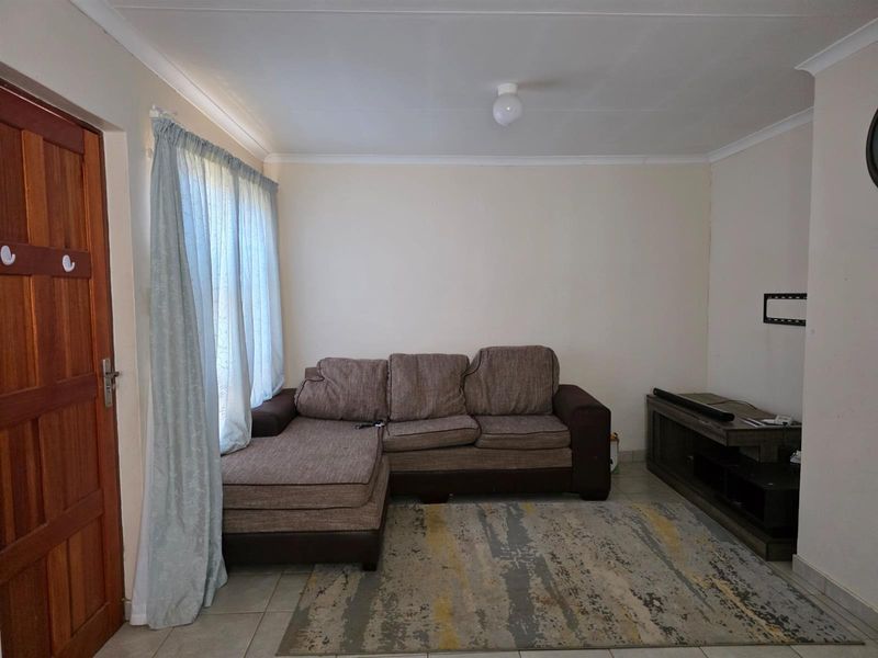 Semi-Attached Two Bedroom House for sale in Mandela View - Photo 3