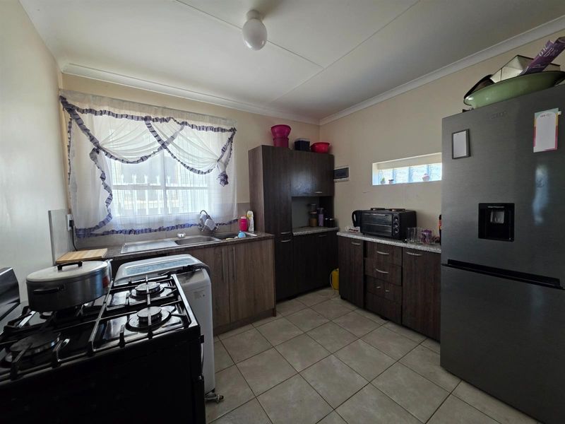 Semi-Attached Two Bedroom House for sale in Mandela View - Photo 4