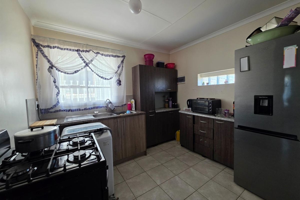 Semi-Attached Two Bedroom House for sale in Mandela View - Photo 4
