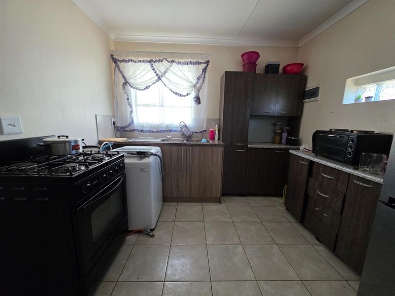Semi-Attached Two Bedroom House for sale in Mandela View - Photo 5