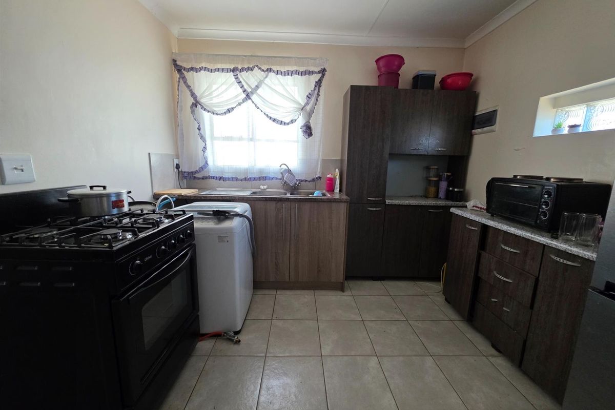 Semi-Attached Two Bedroom House for sale in Mandela View - Photo 5