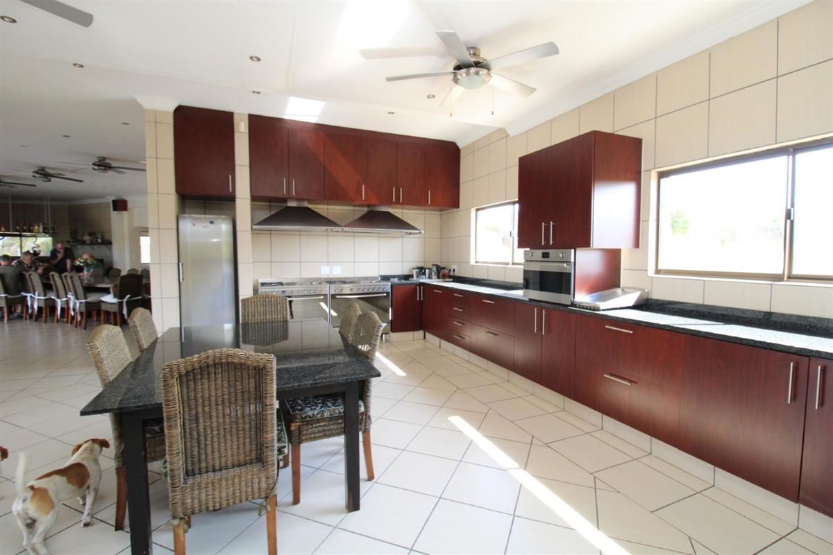 ROOIBERG - Game or Cattle Farm 990 ha with Lodge and spectacular mountain views - Photo 4