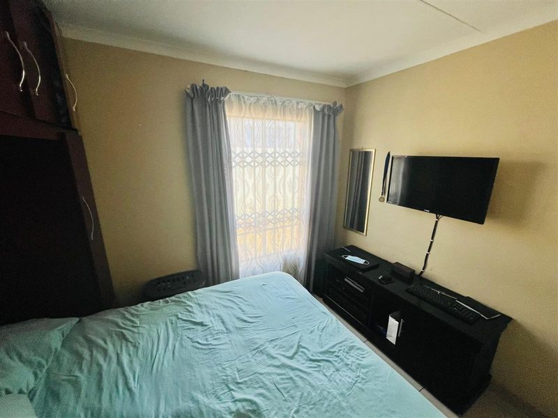 3 Bedroom House For Rental in Amandasig, Akasia - Photo 10