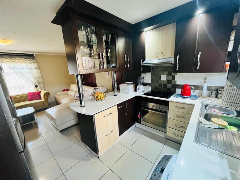 3 Bedroom House For Rental in Amandasig, Akasia - Photo 5