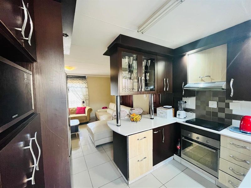 3 Bedroom House For Rental in Amandasig, Akasia - Photo 4