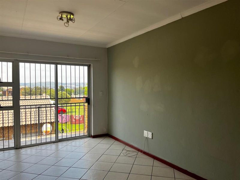 Townhouse For Sale in Honeypark, Roodepoort - Photo 9