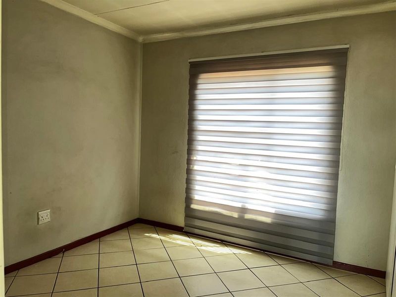 Townhouse For Sale in Honeypark, Roodepoort - Photo 7