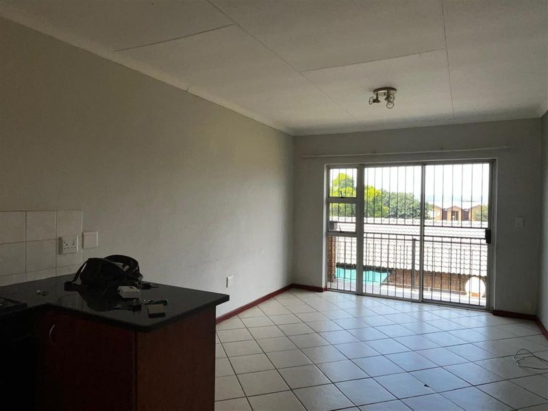 Townhouse For Sale in Honeypark, Roodepoort - Photo 10