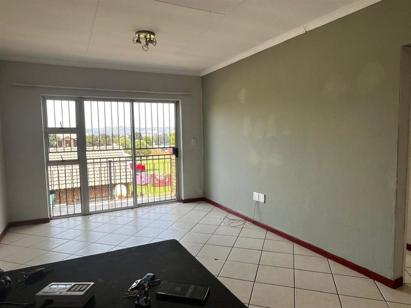 Townhouse For Sale in Honeypark, Roodepoort - Photo 3
