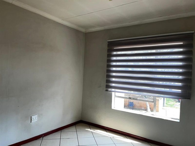 Townhouse For Sale in Honeypark, Roodepoort - Photo 5