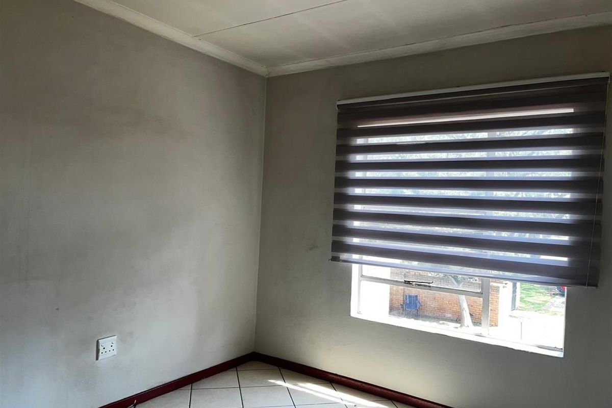 Townhouse For Sale in Honeypark, Roodepoort - Photo 5