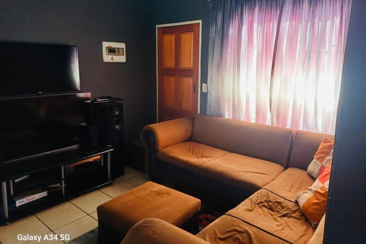 2 Bedroom Townhouse For Sale in The Orchards, Akasia - Photo 5