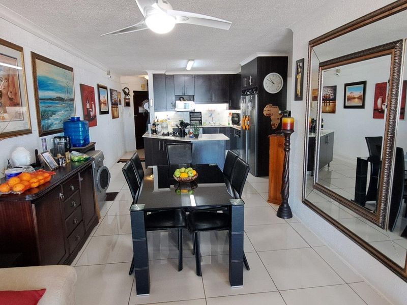 Luxury 3 bedroom Apartment For Sale in Uvongo Beach, Margate, KwaZulu Natal - Photo 6