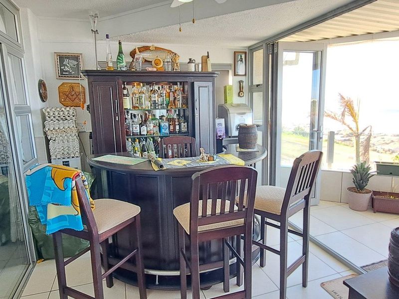 Luxury 3 bedroom Apartment For Sale in Uvongo Beach, Margate, KwaZulu Natal - Photo 10