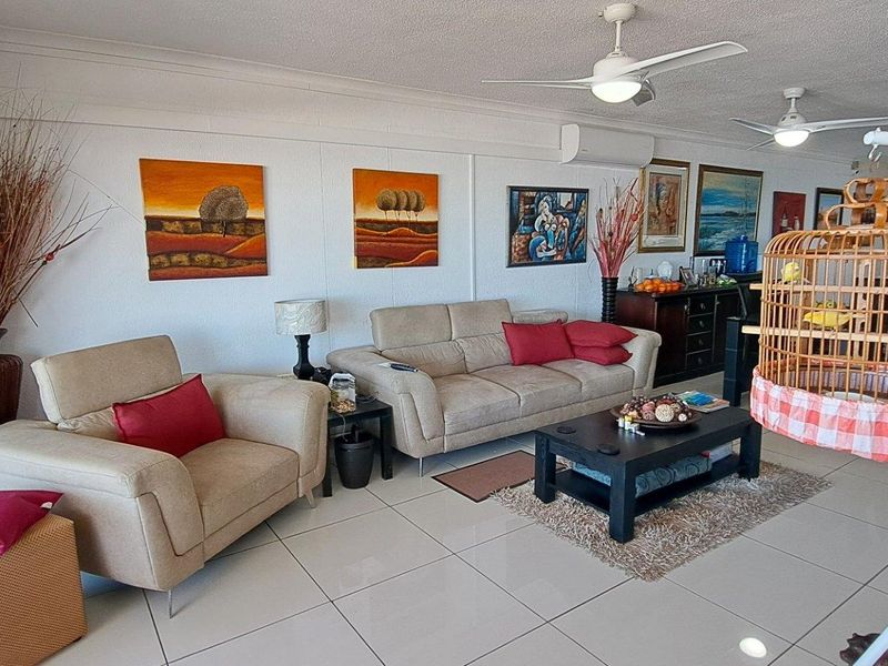 Luxury 3 bedroom Apartment For Sale in Uvongo Beach, Margate, KwaZulu Natal - Photo 8