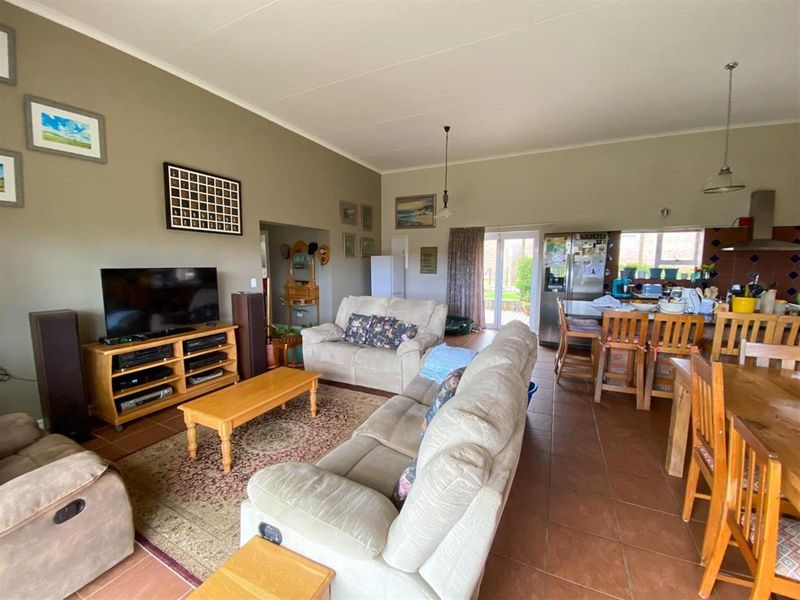 Spacious Family Home with Versatile Layout and Established Garden - Photo 8