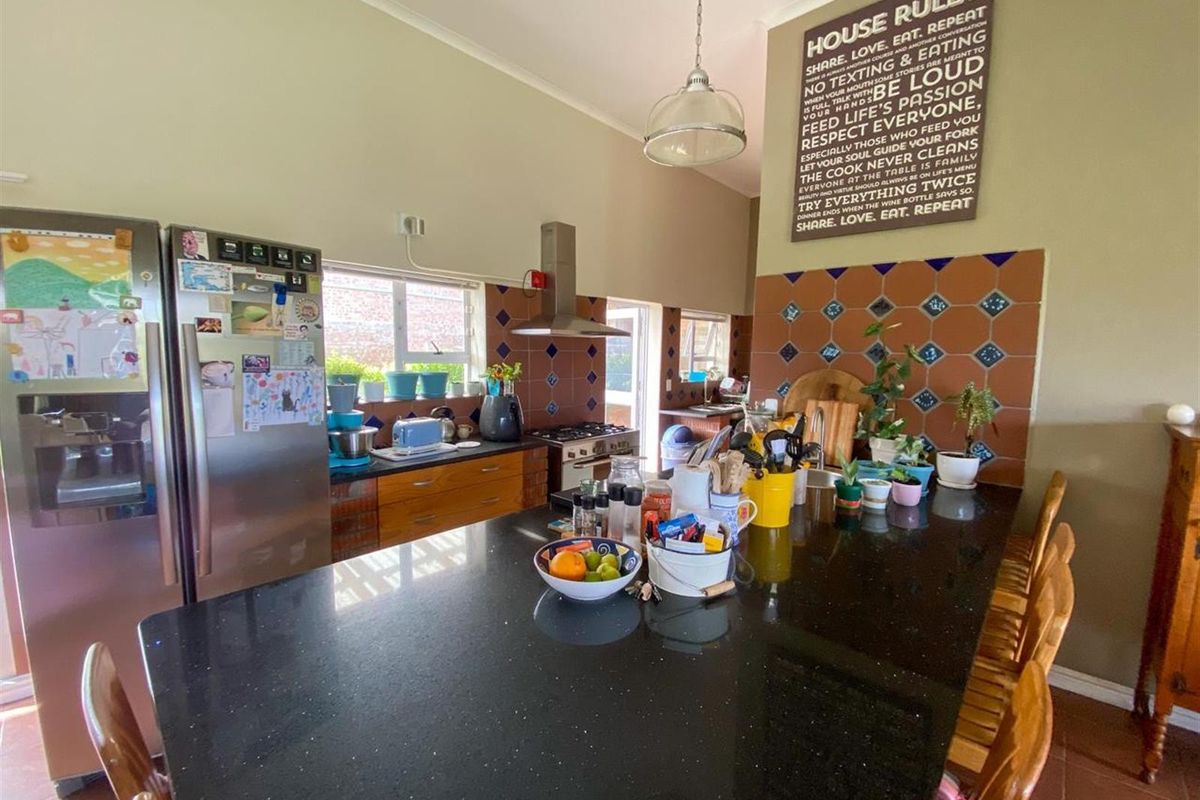 Spacious Family Home with Versatile Layout and Established Garden - Photo 5