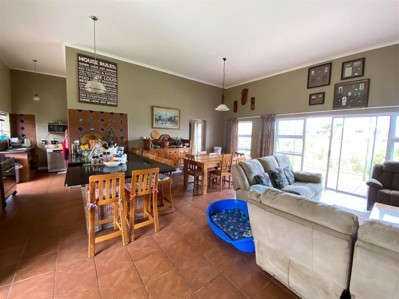 Spacious Family Home with Versatile Layout and Established Garden - Photo 4