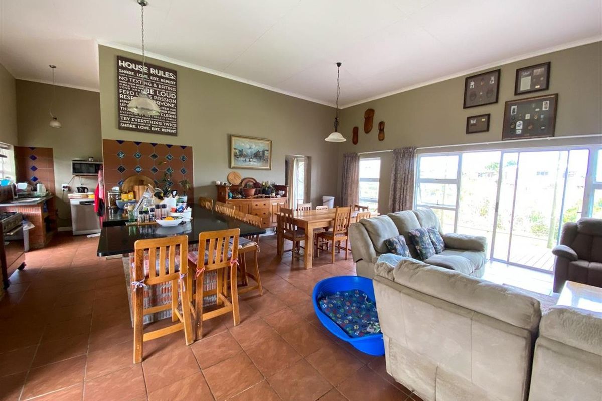 Spacious Family Home with Versatile Layout and Established Garden - Photo 4