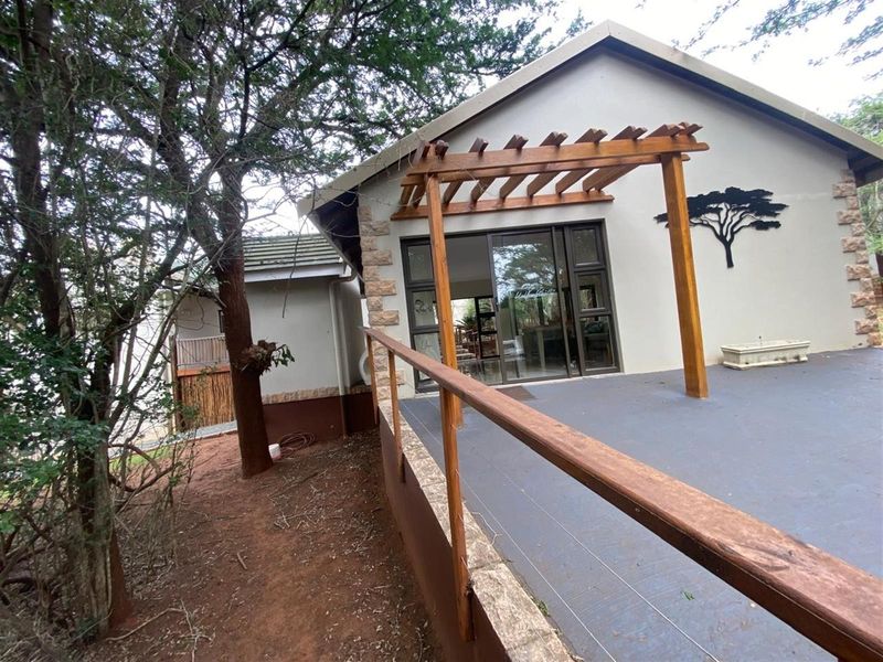 Elegant Safari Lodge in Hluhluwe - Where Luxury Meets the Wild - Photo 5