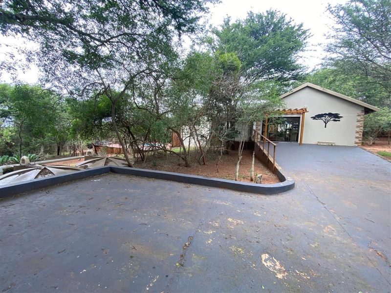 Elegant Safari Lodge in Hluhluwe - Where Luxury Meets the Wild - Photo 4