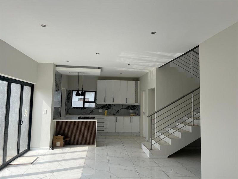 Embrace a lifestyle of luxury and practicality in this exceptional property ! - Photo 8
