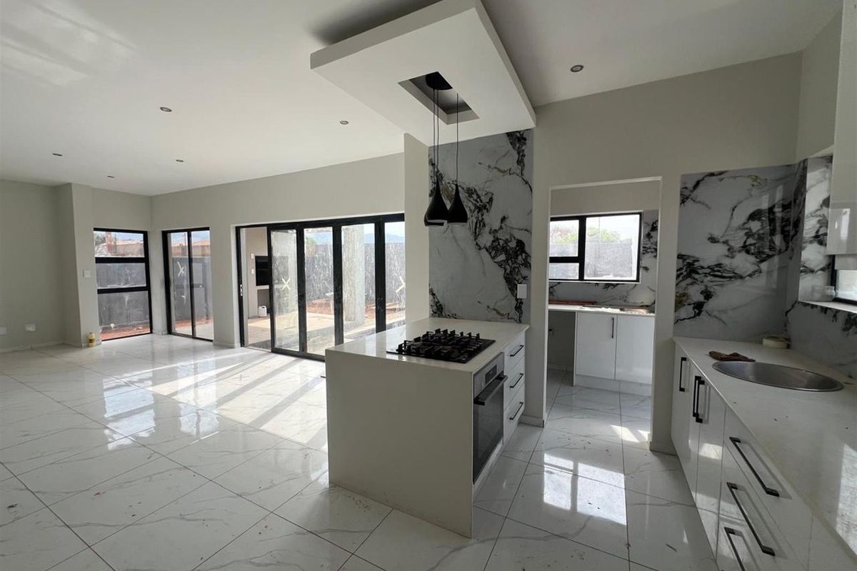 Embrace a lifestyle of luxury and practicality in this exceptional property ! - Photo 4