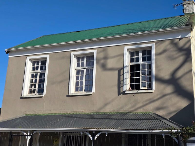 6 Bedroom Historical Home with Endless Potential in Grahamstown - Photo 3