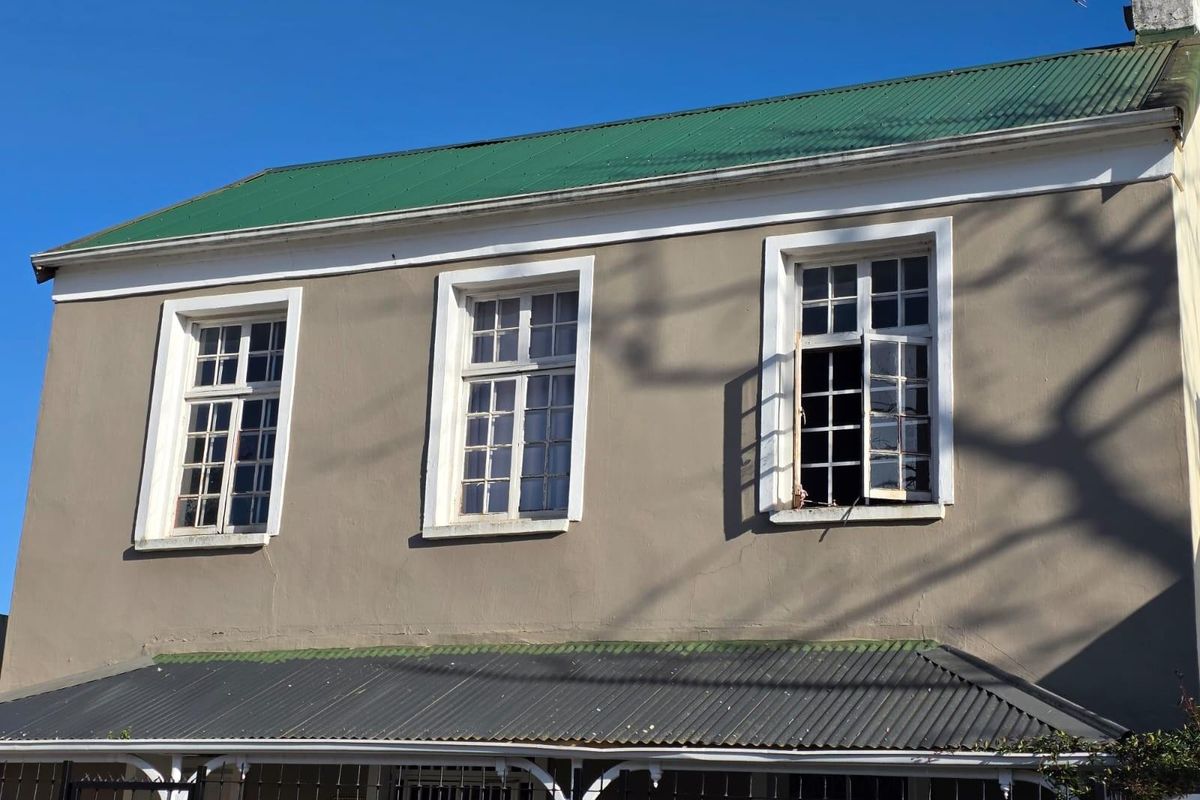 6 Bedroom Historical Home with Endless Potential in Grahamstown - Photo 3
