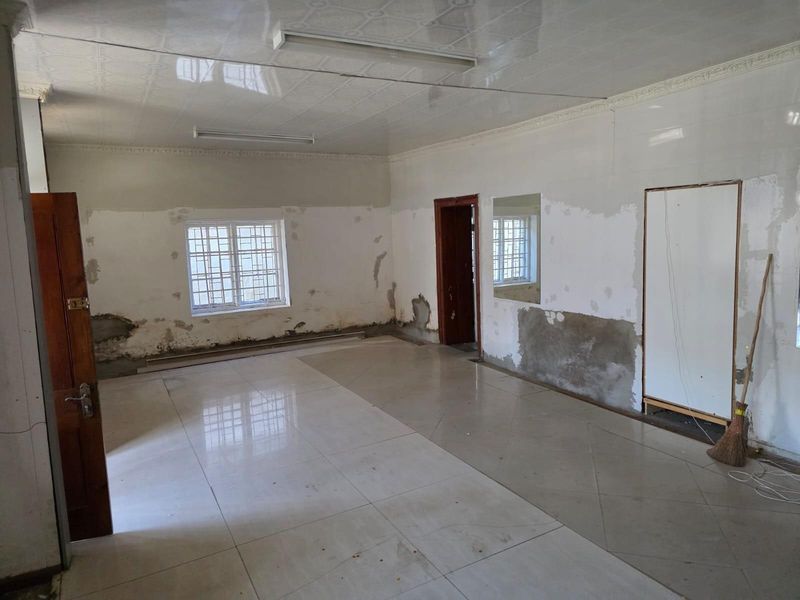 6 Bedroom Historical Home with Endless Potential in Grahamstown - Photo 8