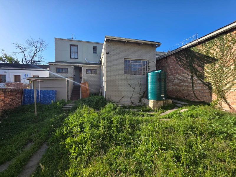 6 Bedroom Historical Home with Endless Potential in Grahamstown - Photo 6